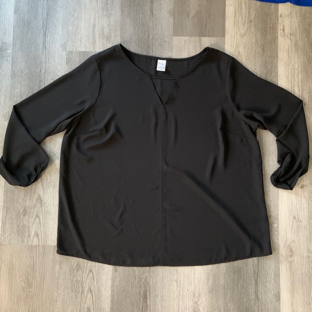 Size 16/18 Women’s dressy shirt